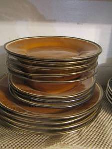 lot 63 image: Tabletops Gallery honey 4 bowls, 4 saucers, 4 dinner plates
