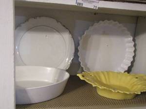 lot 76 image: dinner plate, pie plate, casserole dish, handled yellow