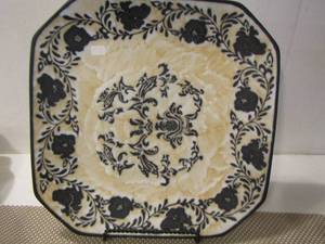 lot 16 image: Decorative platter on stand  Signature  MA201