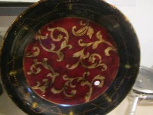 lot 8 image: Decorative art on stand 20 diameter