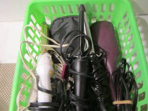 lot 172 image: curling irons, brushes