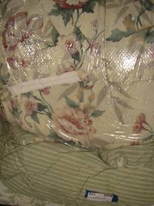 lot 178 image: queen size comforters