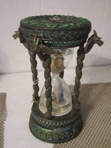 lot 60 image: Dragon Head Hourglass Dcor