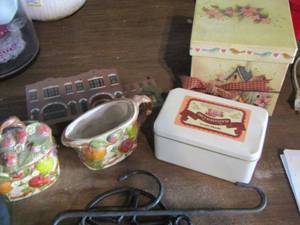 lot 383 image: creamersugar dish plus