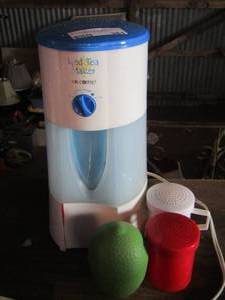lot 384 image: red and white sp shaker and a ice tea maker