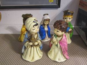 lot 428 image: mini figurines