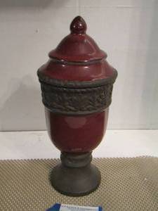 lot 435 image: 12 tall maroon vase with lid