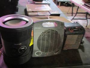 lot 389 image: homes window fan and a Honeywell heater