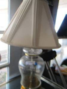 lot 481 image: clear glass bedside lamp with shade