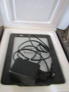 lot 494 image: Kindle with charger