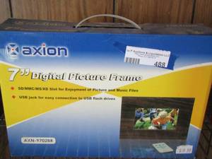 lot 488 image: Axion 7 digital picture frame new in box