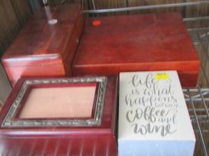 lot 486 image: brown jewelry boxes