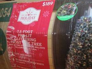 lot 451 image: 7.5 foot pre lit Christmas tree