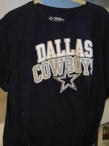 lot 26 image: Dallas Cowboy XL T-shirt  pre owned