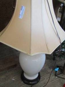 lot 511 image: bedside lamp with shade