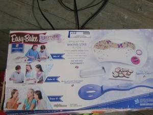 lot 517 image: Easy bake oven in original box (used)