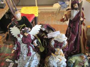 lot 525 image: Lovely Christmas dcor , angels, men,