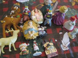 lot 527 image: more Christmas , various items