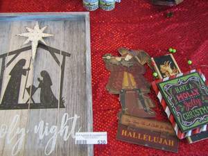 lot 530 image: metal and wooden Christmas dcor wall signs