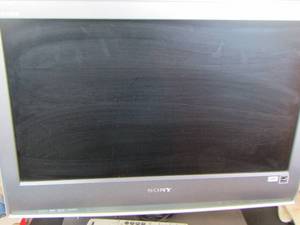 lot 542 image: Sony TV with remote