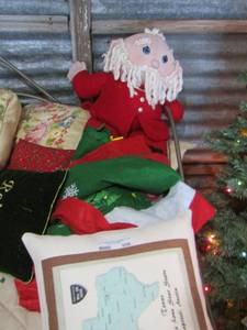 lot 556 image: Christmas dcor