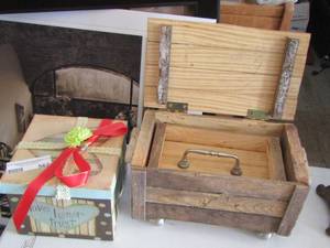lot 562 image: new gift box - small wooden box with handle inside