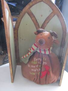 lot 560 image: three way wall stand dcor with a reindeer