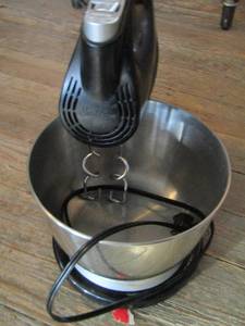 lot 621 image: SUNBEAM  STAND MIXER