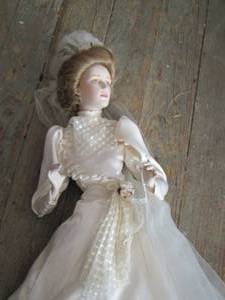 lot 626 image: vintage Doll in wedding dress, no markings on doll