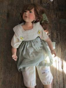 lot 625 image: vintage baby doll , no name are markings , hand is broken
