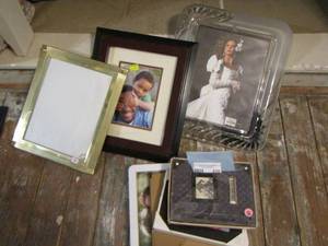 lot 635 image: large lot of photo frames