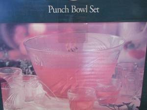 lot 588 image: punch bowl set in original box