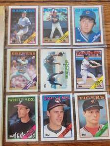 lot 81 image: Selection of 1988 Topps baseball cards