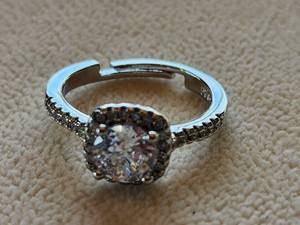 lot 7 image: 1.0 Ct GRA moissanite Engagement Wedding Ring, all paperwork, warranty, grading report
