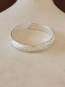 lot 72 image: Very nice silver bracelet - marked 999