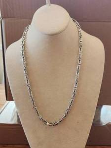 lot 77 image: Very nice silver necklace with dragon head clasp - not marked