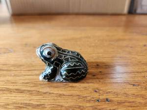 lot 88 image: Vintage Otagiri 1996 Enesco miniature frog