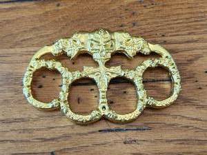 lot 28 image: Collectible skull themed brass knuckles