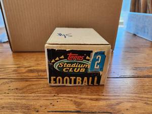 lot 74 image: 1993 Topps Stadium Club football card set Series II - 335-500
