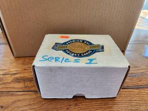 lot 120 image: 1993-94 Leaf Series 1 hockey card set - 1-220