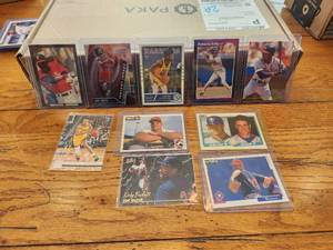 lot 113 image: Selection of baseball and basketball cards