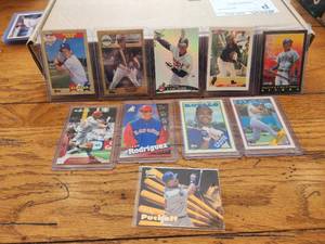 lot 115 image: Selection of baseball cards