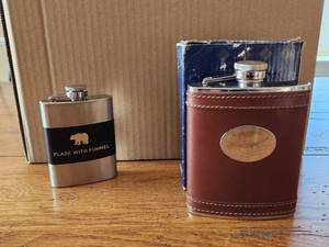 lot 65 image: Selection of 2 flask