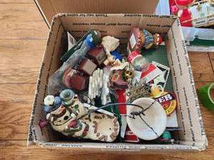lot 73 image: Christmas lot