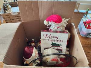 lot 75 image: Christmas lot