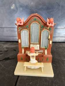 lot 150 image: Vintage Woman playing Silent Night - music box