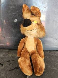 lot 155 image: Vintage Warner Bros. Wile. E. Coyote stuffed animal