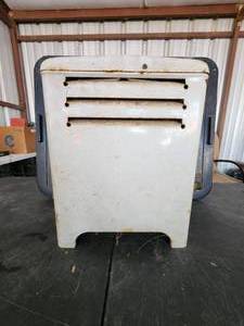 lot 163 image: Vintage Martin Stamping & Stove small gas heater unit - 10,000-BTU
