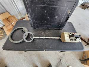 lot 165 image: Vintage Telco - Treasure Hawk metal detector - 2 heads