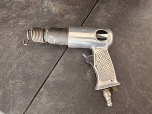 lot 182 image: DeVilbiss Air - air hammer - ATP30